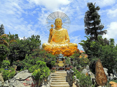 Экскурсия из Муйне в Далат. Пагода Сидящего будды