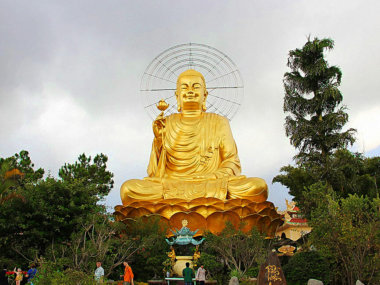 Большой сидящий будда Далат