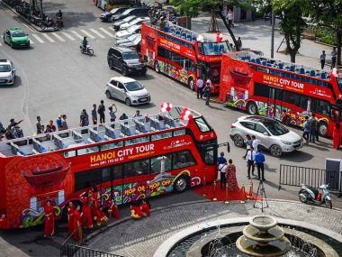Двухэтажные экскурсионные автобусы в Ханое