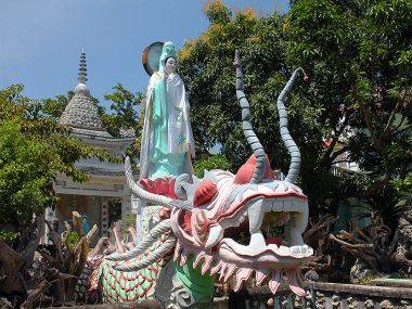 “Пагода-улитка” (Туван) и лабиринт дракона в Камрани рядом с Нячангом