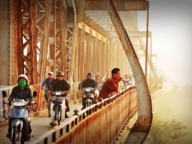 Старый мост Лонгбьен в Ханое