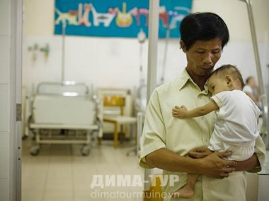 Вьетнамец, спасающий детей